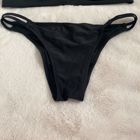 Bikini - Picture 3 of 5